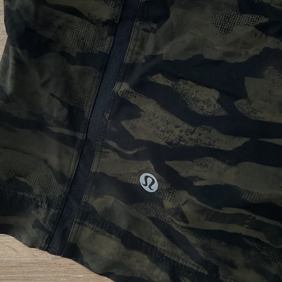 Mens Lululemon Shorts - Picture 3 of 4